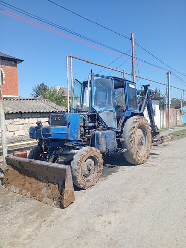 купить грузовой эвакуатор: Ekskavator-yükləyici traktor - Rəng: mavi, kabinalı - Ön tərəfdə