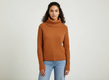 sweter w pandy: BDG, Светр жіночий, розмір S