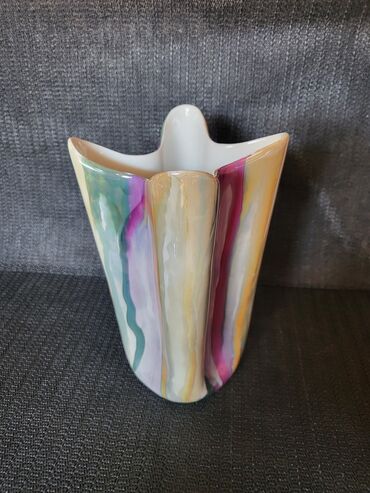 Antikvarne vaze: Vaza nova Kil Slovenija porcelanska iz 70ih.godina. Vaza rucno