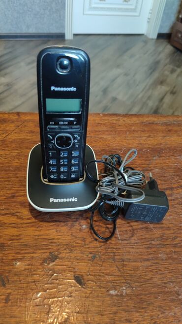 az islenmis telefonlar: Philips D633, < 2 GB Memory Capacity, rəng - Ağ