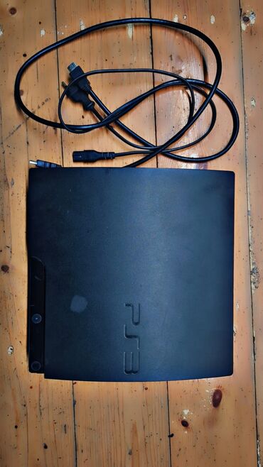 PS3 (Sony PlayStation 3): Tecili satilir icinde butun oyunlar var 4 eded cosik verirem 2 si