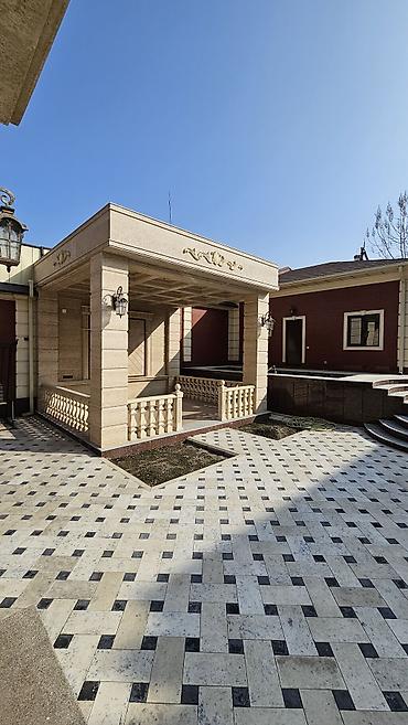 Продажа коттеджей и домов: Классический трехэтажный дом с благоустроенным двором и премиальной — 16