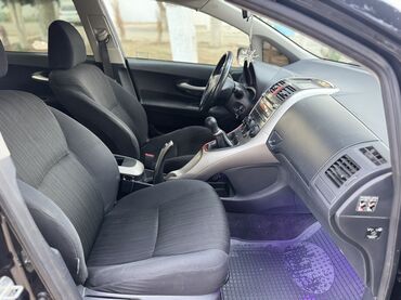 Toyota: Toyota Auris: 1.4 l | 2008 il Sedan — 4