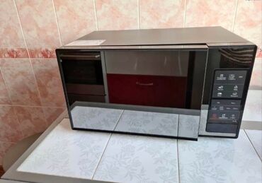Техника для приготовления еды: Микроволновка Samsung, С микроволнами, цвет - Черный