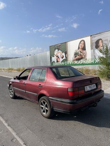 монах: Volkswagen Vento: 1993 г., 1.6 л, Механика, Бензин, Седан