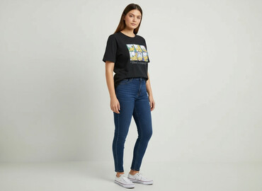 abercrombie and fitch t shirty: Футболка жіноча, розмір XL на lalafo.pl abercrombie and fitch t shirty: Футболка жіноча, розмір XL
