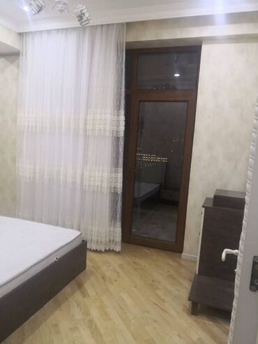 Uzunmüddətli kirayə mənzillər: Nərimanov metrosu yaxınlığında 16 mərtəbəli binanın 14-cü mərtəbəsində — 6