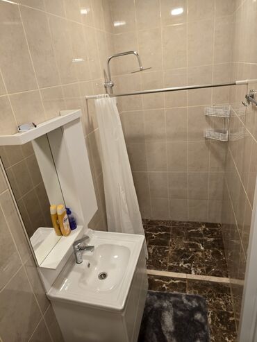 Uzunmüddətli kirayə mənzillər: 2 otaqlı mənzil – zövqlə dizayn olunmuş giriş holu və səliqəli sanitar — 3