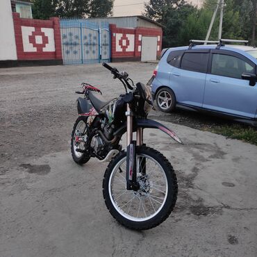 Мотоциклы: Эндуро 250 куб. см, Бензин, Взрослый, Б/у