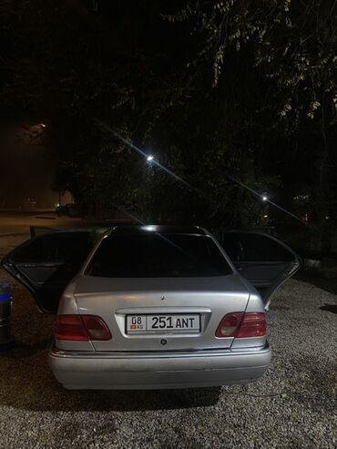 продажа аварийных автомобилей: Mercedes-Benz E-Class: 1998 г., 2.4 л, Механика, Бензин, Седан