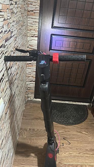electrikli scooter: Elektrik skuter Şəhər içi rahat və səssiz hərəkət üçün elektrikli — 3