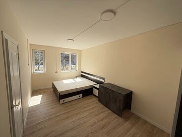 Долгосрочная аренда домов: 130 м², 3 комнаты, Утепленный, Бронированные двери, Парковка