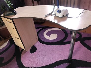 апарат для бизнеса: Продаю стол, лампу, аппарат для маникюра strong 210