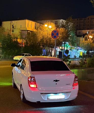 Chevrolet Cobalt sedan – ağ rəng, 4 qapı, şəhər və tras üçün qənaətcil