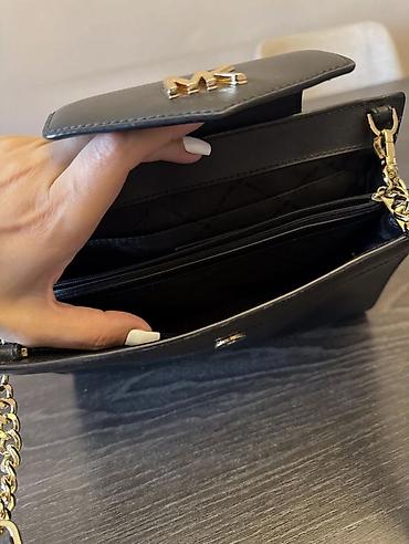Çantalar: Məhsul: Michael Kors çiyin çantası Səliqəli işlənib, defektsiz. 80 — 2