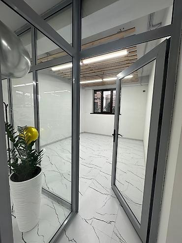 этаж: Сдаю Офисный кабинет: 20 м², В жилом комплексе, С ремонтом, С отдельным санузлом, С парковкой, С высокими потолками — 4