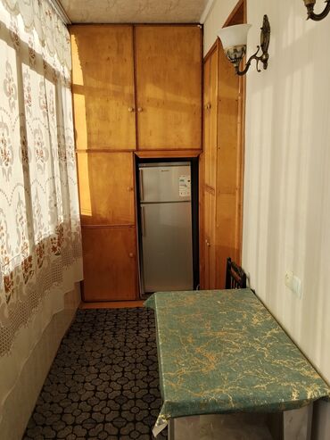 Uzunmüddətli kirayə mənzillər: Pirborun qarşlsndakl binada 5/5 bir otaq ikiyə düzəlib kirayə verilir — 6