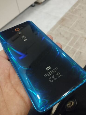 чехол: Xiaomi, Mi 9, Б/у, 64 ГБ, цвет - Голубой, 1 SIM, 2 SIM