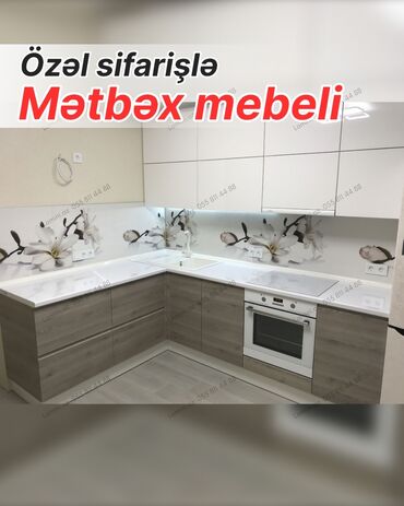 выездная химчистка мебели: Özəl sifarişlə hazırlanmış mətbəx mebeli - L şəklində dizayn, ağ üst