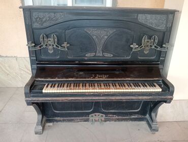 Pianolar: Antik əşyadır.☑️ İşlək vəziyyətdədir lakin müəyyən qədər təmirə