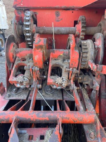 Тюковые пресс-подборщики: Тюковый пресс-подборщик (поршневой), красный. Назначение: - Подбор — 2