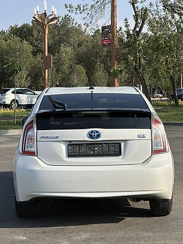 hyundai ionic: Toyota Prius: 2015 г., 1.8 л, Вариатор, Гибрид, Лифтбек — 2
