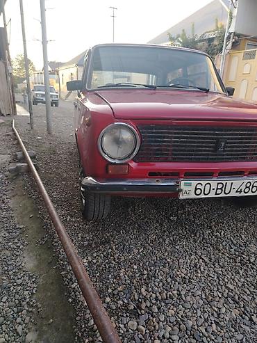 klas 6: VAZ 2101, qırmızı rəngdə sedan - Kuzov: klassik “Jiquli” dizaynı — 1