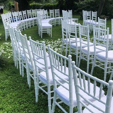 Organizacija događaja: Iznajmljivanje Tiffany stolica u beloj i zlatnoj boji.Stolice