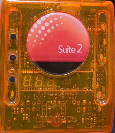 Другая аудиотехника: Это интерфейс Sunlite Suite 2 DMX. Это аппаратное устройство