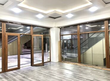 Mağazalar: WhatsApp la əlaqə saxlayın Mağaza 90 KV.M əla işlək yerdə kirayə — 9