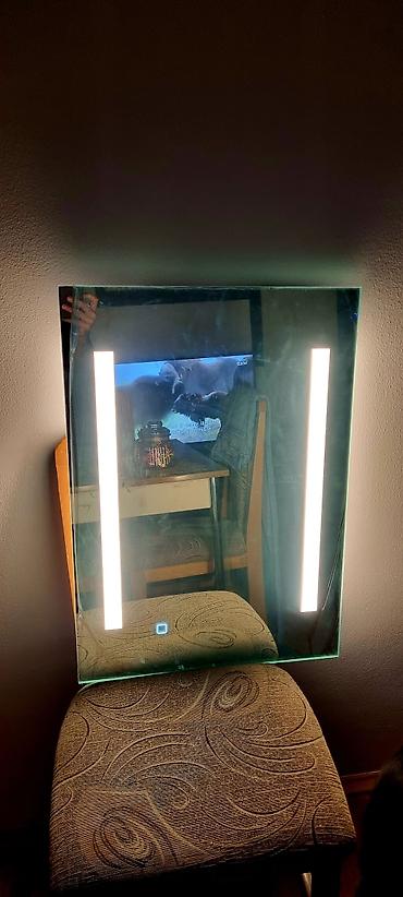 kible za led: Na prodaju novo led ogledalo dimenzije 50x70cm. Mogucnost menjanja — 1