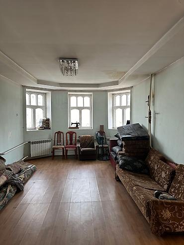 Продажа коттеджей и домов: 🏡 Продаётся 2-этажный дом в элитном районе Киргизия-1! ✨ Отличное — 12