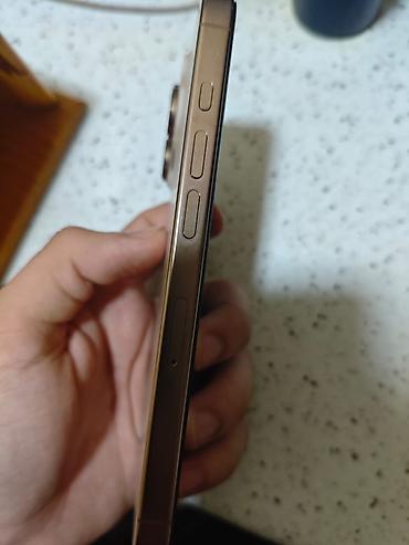 Məhsul: Smartfon (qızılı/şampan rəng tonunda, düz kənarlı metal