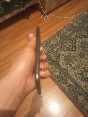IPhone 11, Qara