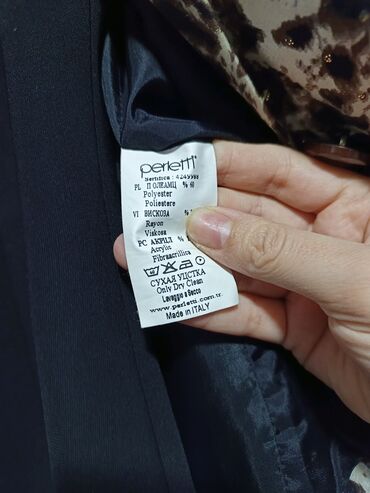 Dəstlər, kostyumlar: İkili 20 AZN pencək mayka 
44,46 razmer — 11