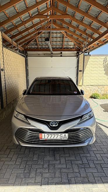 byd e2 2025: Toyota Camry: 2017 г., Гибрид, Седан — 1
