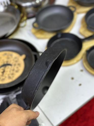 Сковородки: Чугунная сковорода с литой ручкой - Материал: цельнолитой чугун. - — 3