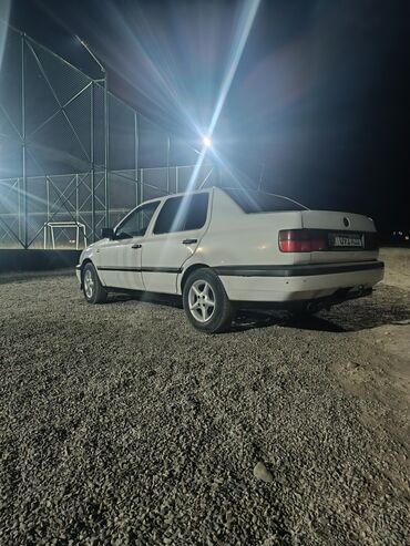 стоп венто: Volkswagen Vento: 1992 г., 1.8 л, Механика, Бензин, Седан
