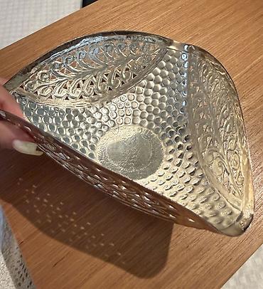 Metaldan dekorativ meyvə/şirniyyat qabı - Material: gümüşü tonlu