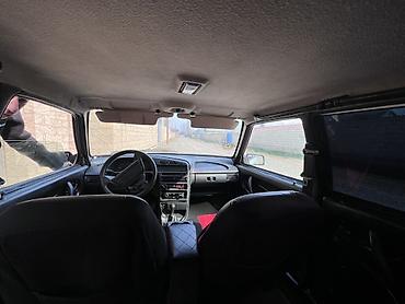 VAZ (LADA): LADA Samara (hatchback), ağ rəng. Xüsusiyyətlər: - Kuzov: 5 qapılı — 6