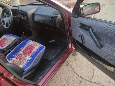 Volkswagen: Volkswagen Passat: 1993 г., 1.8 л, Механика, Газ, Седан — 11