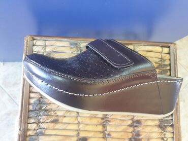 Papuče: Kozne anatomske klompe 
Cena 3950 din 36-41 — 10