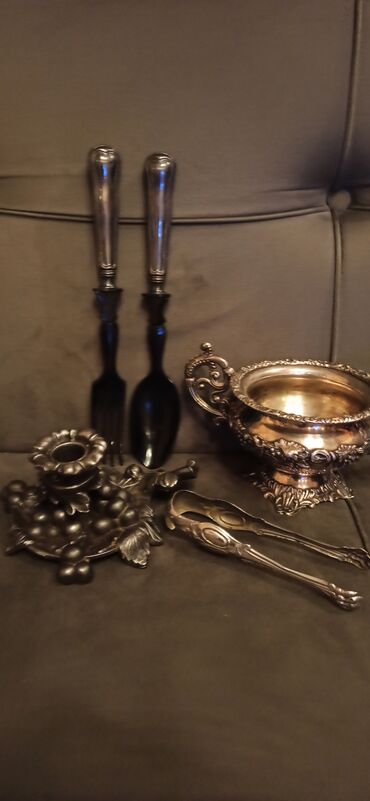 Əntiq qablar: Antik dekor kolleksiyası – 4 ədəd 1) Emallı metal fincan altlıq/şüşə — 9