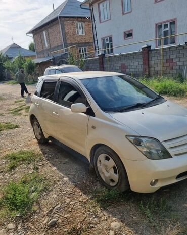автомобили дешевые: Toyota ist: 2004 г., 1.4 л, Бензин