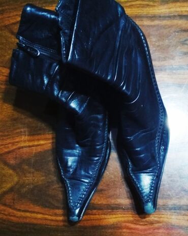 Отдам даром: Обмен на продукты : 37 р., натур., кожа, цвет черный ( для стройных — 10