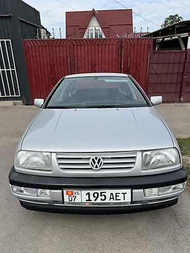 Volkswagen Vento: 1993 г., 1.8 л, Механика, Бензин, Седан