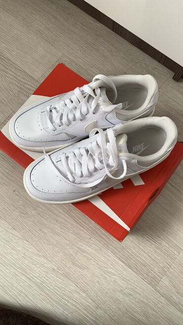 вечернее платье с: Кроссовки, 37.5, 38, Nike, Новый, цвет - Белый, Самовывоз, Платная доставка