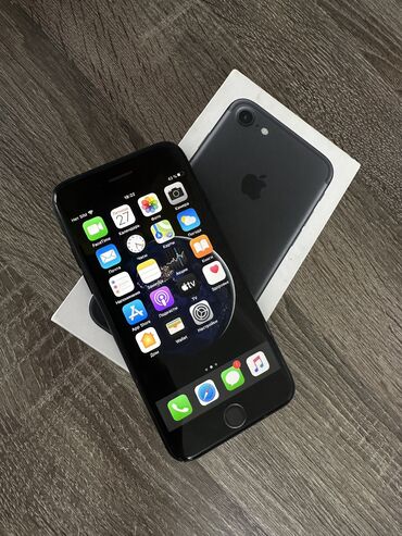 Apple iPhone: IPhone 7, Б/у, 32 ГБ, Jet Black, Коробка, 69 %