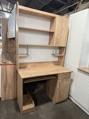 Компьютерные столы: Компьютерный стол, Новый, С полками — 8