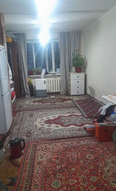 срочно в связи с переездом: 1 бөлмө, 18 кв. м, Жатакана жана мейманкана түрүндө, 2 кабат, Косметикалык ремонт